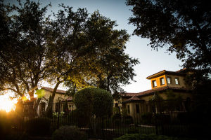 令完成在加州內華達山脈山腳下的房產，價值250萬美元