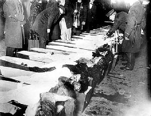 1911年紐約三角內衣廠大火