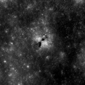 懷疑是月球軌道器2號撞擊月球產生的蝴蝶狀隕石坑