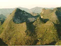 穿洞天坑 穿洞天坑