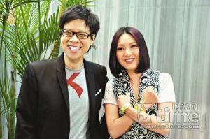 楊千嬅收到第一對龍鳳鐲,是陳志雲送上的