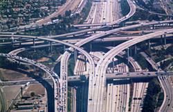 （圖）洛杉磯的一座高速公路