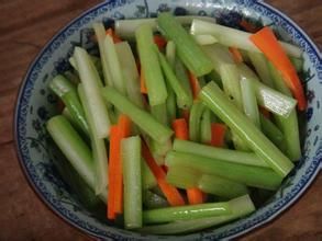 芹根炒紅籮卜根 芹根炒紅籮卜根