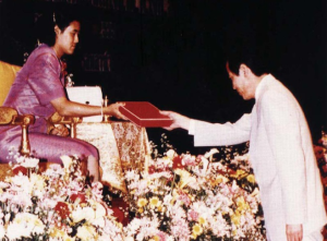 泰國公主瑪哈&middot;扎克里&middot;詩琳通為裴慶錫頒獎