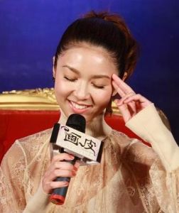 薛凱琪飾演“小唯”