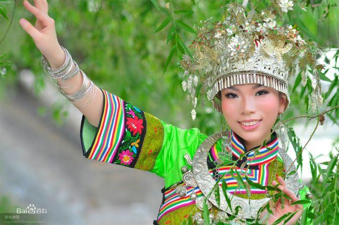 苗鄉美作曲、歌手晏敏敏