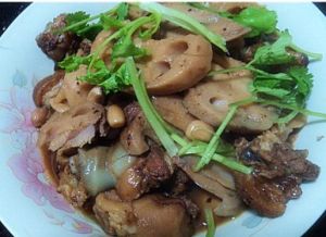 花生蓮藕燜豬手 花生蓮藕燜豬手