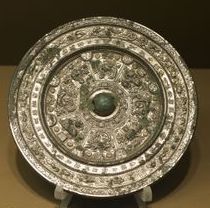 隋代獸紋鑄字銅鏡