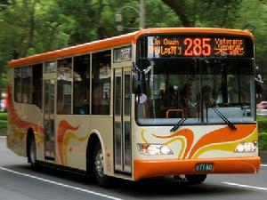 （圖）285新配降大梁低底盤客車。