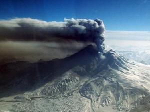 阿拉斯加州火山噴發