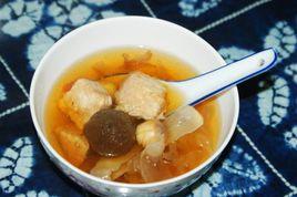 黑蒜頭燉瘦肉湯 黑蒜頭燉瘦肉湯