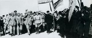 （圖）1949年12月1日，二軍抵達喀什，各族民眾熱烈歡迎