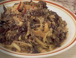 酸菜牛柳絲 酸菜牛柳絲