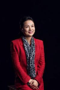 崔榮華[榮華控股企業集團董事長]