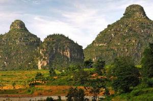 雙乳山[貴州省貞豐縣雙乳山]