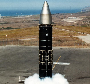 與俄國新飛彈定位最接近的應該是美國90年代裁減掉的LGM-118洲際飛彈