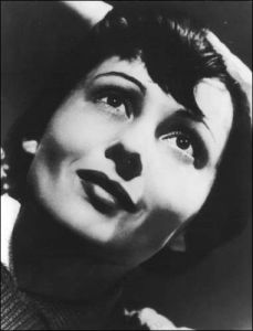 路易絲·賴納 路易絲·賴納