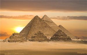 金字塔島 金字塔島