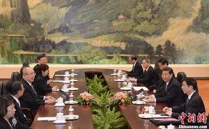 習近平會見國民黨榮譽主席吳伯雄