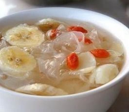 百合香蕉銀耳湯 百合香蕉銀耳湯