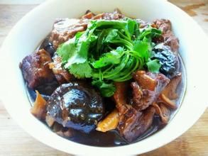 醬燜香菇牛腩 醬燜香菇牛腩