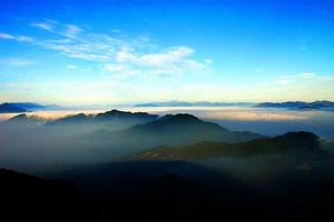 雲裡霧裡妙峰山