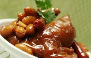 花生黑棗燉豬手 花生黑棗燉豬手