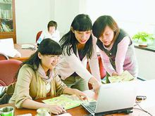 英語老師正在教研