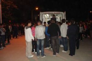 河大撞車門 河大撞車門