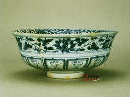 青花蓮池鴛鴦紋碗 青花蓮池鴛鴦紋碗