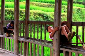 堂安村快樂玩耍的孩子