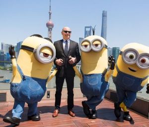 克里斯托弗&middot;麥雷丹德瑞帶著三位小黃人來到上海