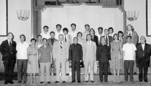 1979年李先念主席接見美國客人前排右二為孟紀青