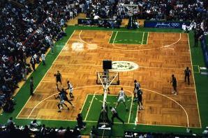 鑲木地板鑲木地板和波士頓花園因而也就同凱爾特人同在 圖片來源：boston.sportsthenandnow.com