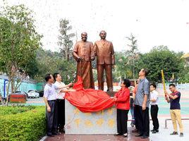 孫中山何子淵銅像 孫中山何子淵銅像