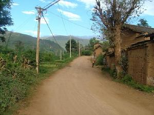 圍子田村進村路