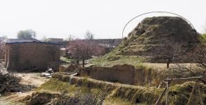 緊鄰肅王墓蓋起的建築（圖中畫圈處為肅王墓）。