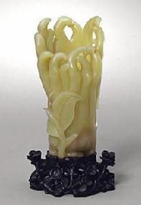 清黃玉佛手花插