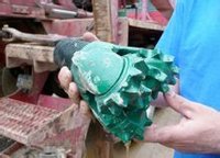 這種泥鑽頭轉速可達1000 rpm