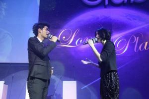 《外灘十八號》,在上海演唱這首歌曲兩人感受頗深