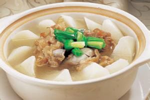 蘿蔔煨筒骨 蘿蔔煨筒骨