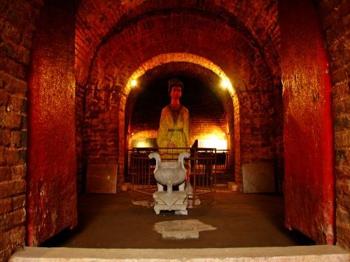 農民在山上炸石頭,炸出一座神秘古墓,為一民族英雄洗刷三百年冤屈 農民在山上炸石頭,炸出一座神秘古墓,為一民族英雄洗刷三百年冤屈