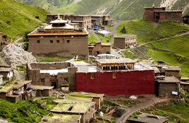 格薩爾三十大將軍靈塔和達那寺 格薩爾三十大將軍靈塔和達那寺