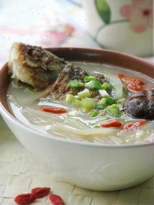 鯽魚蘿蔔香菇湯
