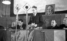 格羅·埃諾在黨代會上發言