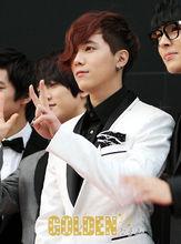 弘基最新髮型（出處見圖logo）