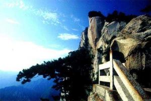 草堂煙霧緊相連 草堂煙霧緊相連