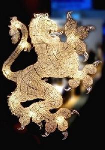 造型奇特的水晶吊燈