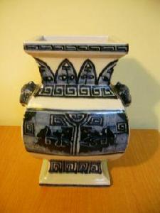 青花饕餮紋方樽