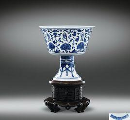 青花蓮托梵文高足杯 青花蓮托梵文高足杯